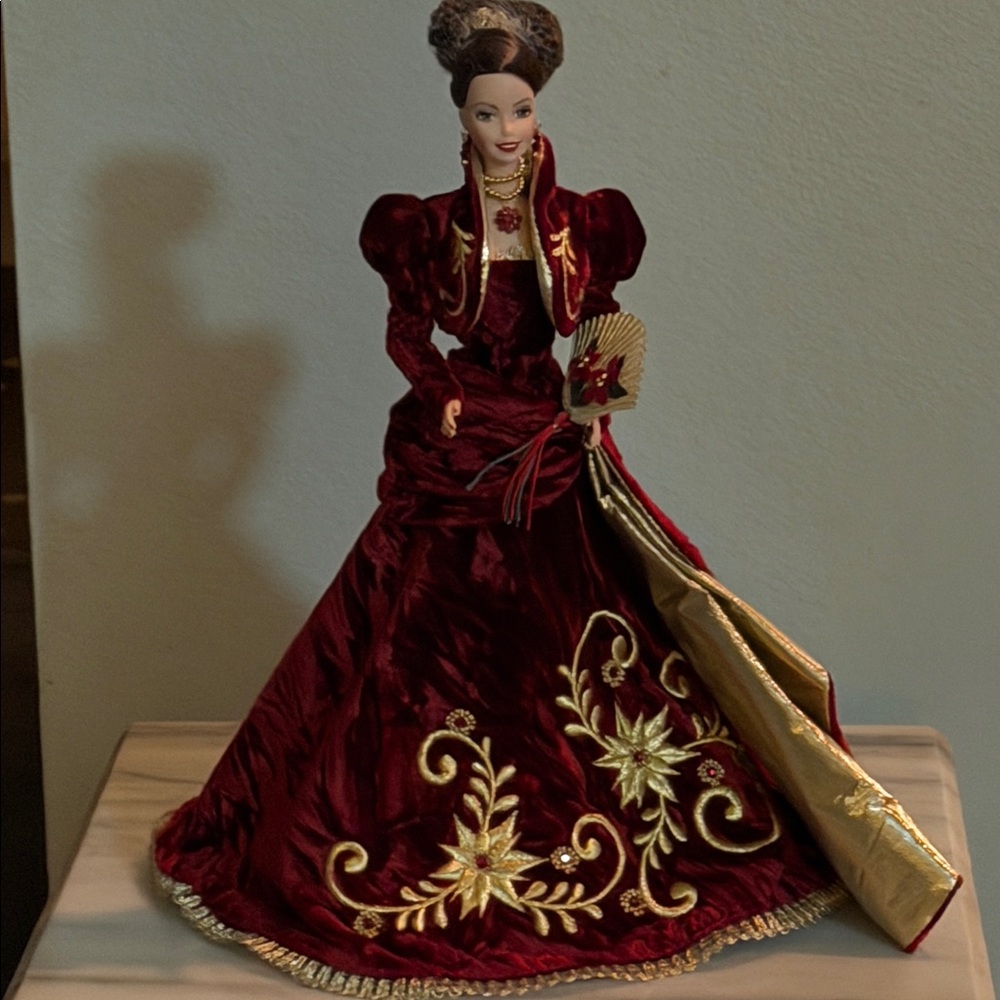 VINTAGE PORCELAIN HOLIDAY BARBIE - Picture 2 of 8